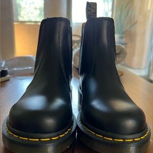 Men’s Doc Marten 2976 Smooth Leather Chelsea Boots